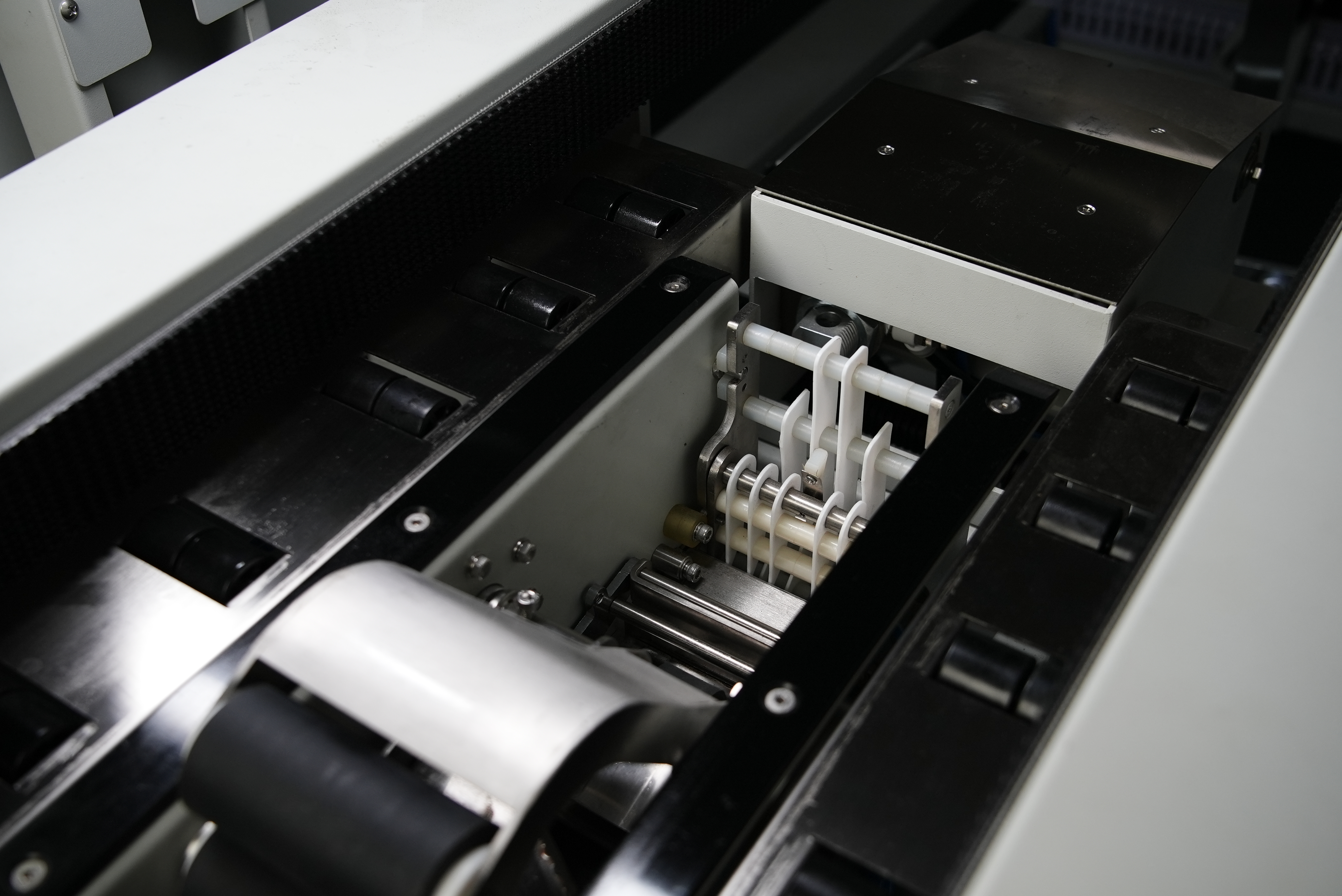 水活性化クラフト紙底シール HCE-544W-L が付いている Hulian 自動カートン ケース ボックス エレクター機械 